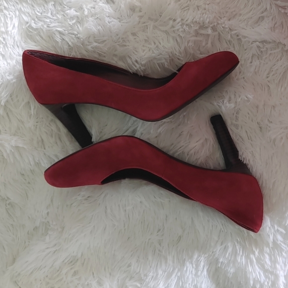 Franco Sarto || Genuine Suede, Burgundy Pumps, Size 8.5M - Picture 3 of 4
